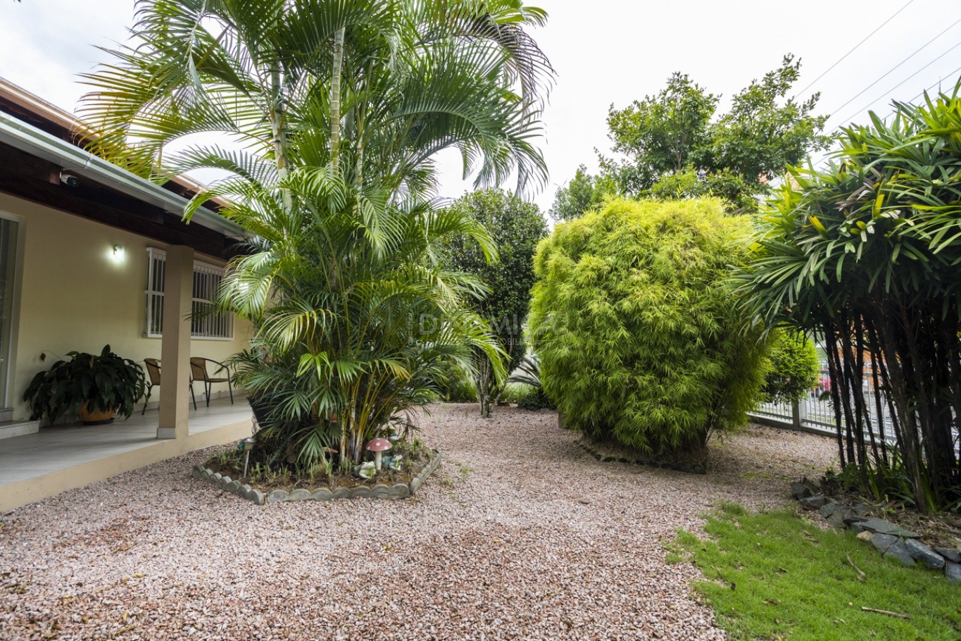 Casa à venda na Dinâmica sul, com 3 dormitórios e três vagas de garagens no bairro Itoupavazinha - Blumenau - foto 1