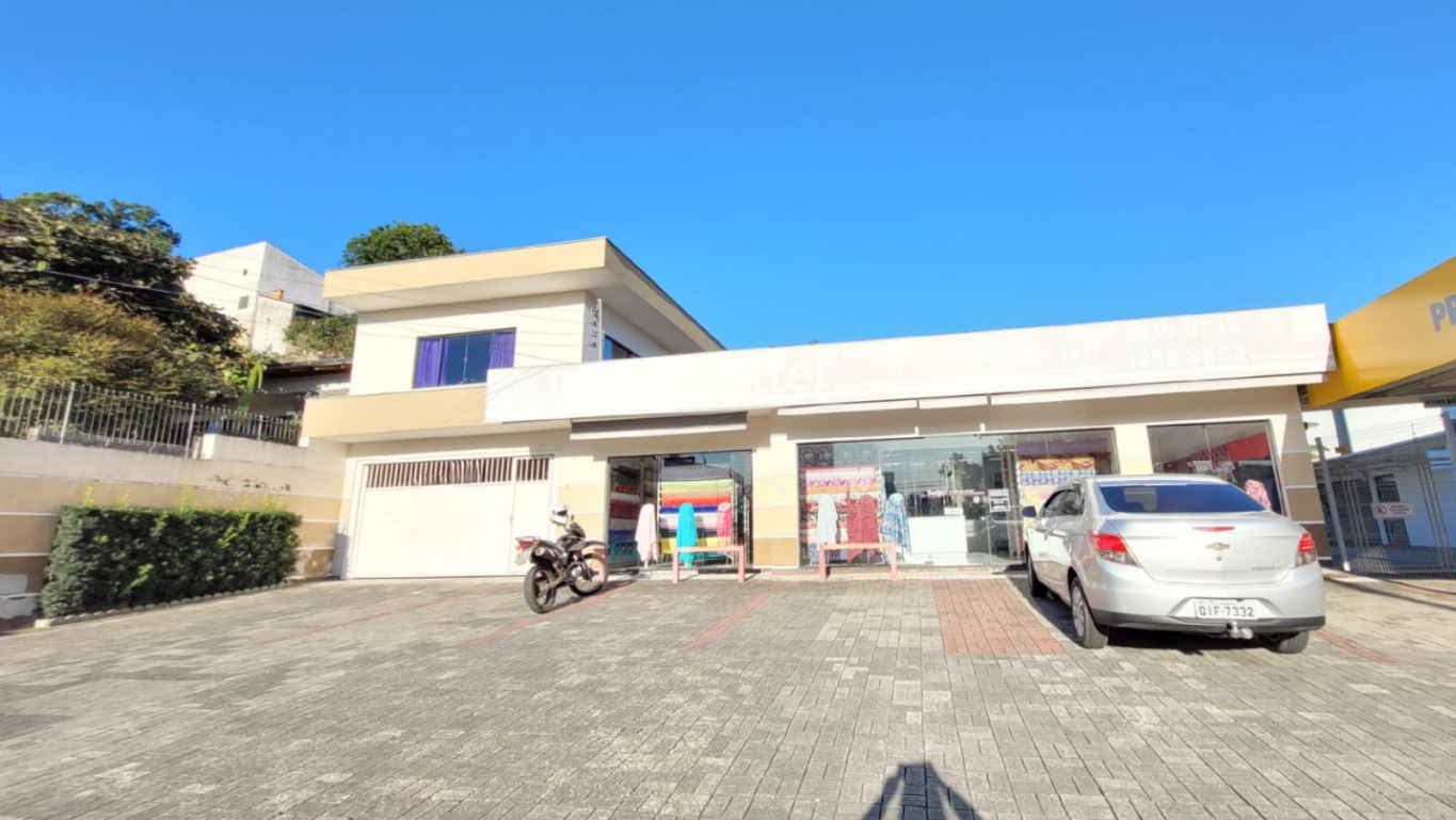 Ampla casa comercial à venda no bairro Itoupava Norte - foto 1