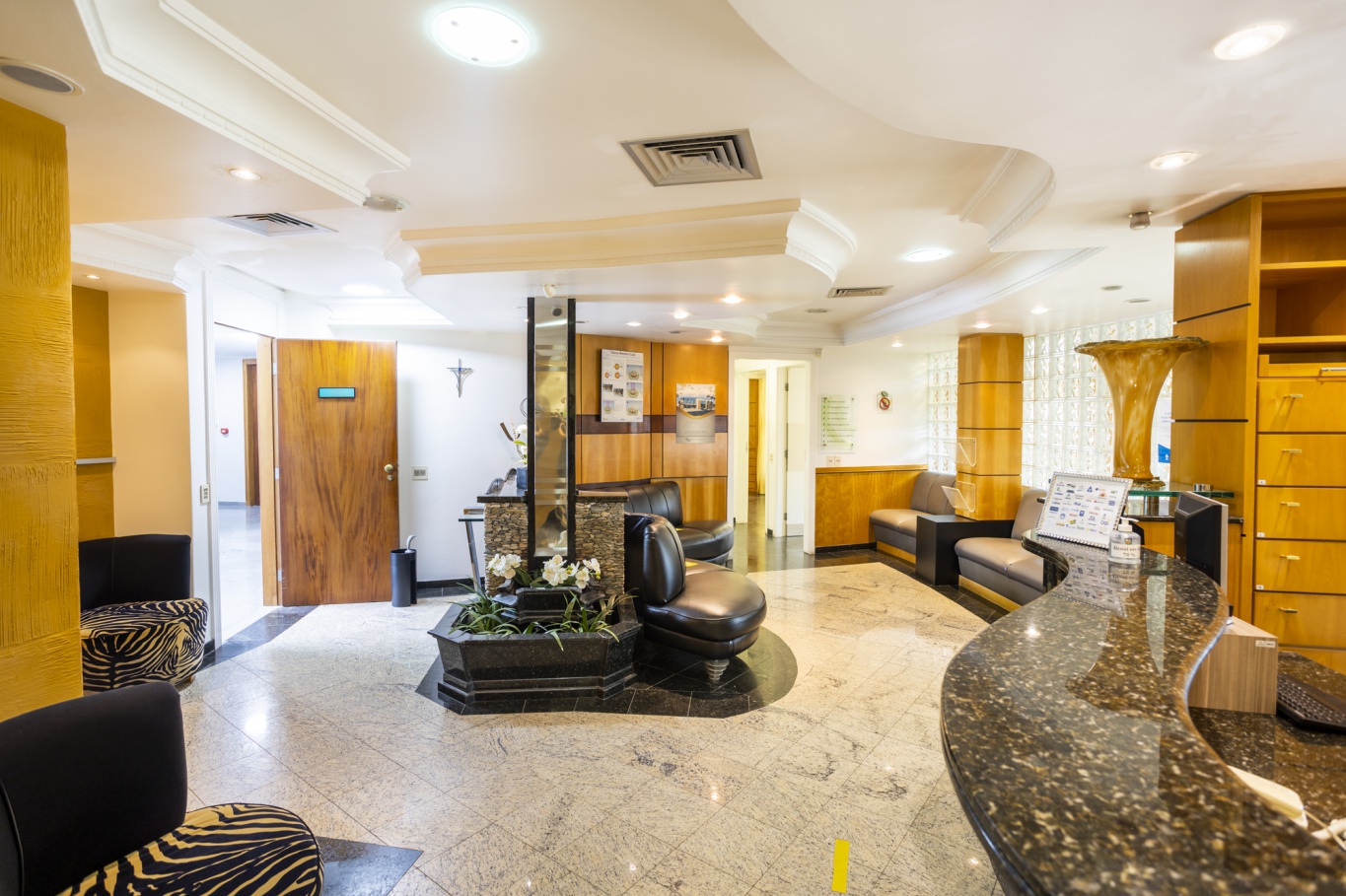 Sala comercial a venda na Dinâmica Sul Imobiliária — foto 2