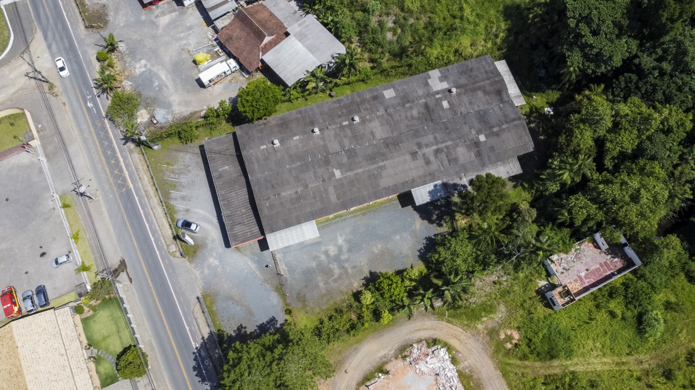 Otimo terreno com galpão em corredor de serviço — foto 2