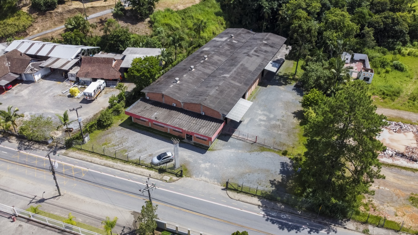 Otimo terreno com galpão em corredor de serviço — foto 3