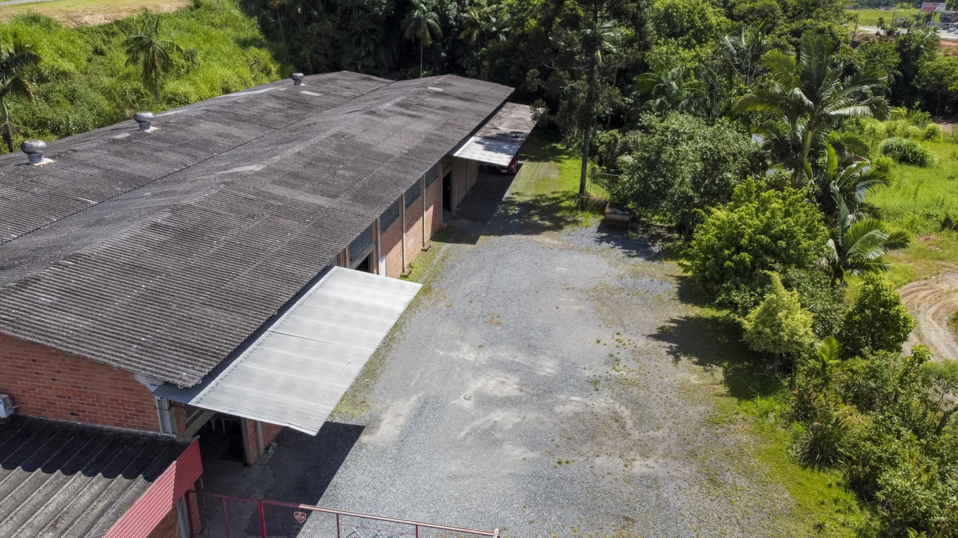 Otimo terreno com galpão em corredor de serviço — foto 4