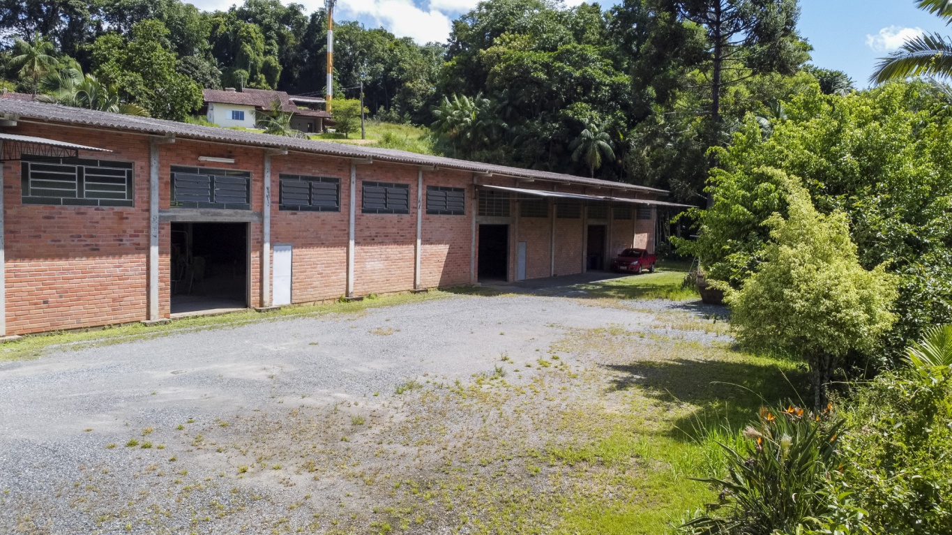 Otimo terreno com galpão em corredor de serviço — foto 6