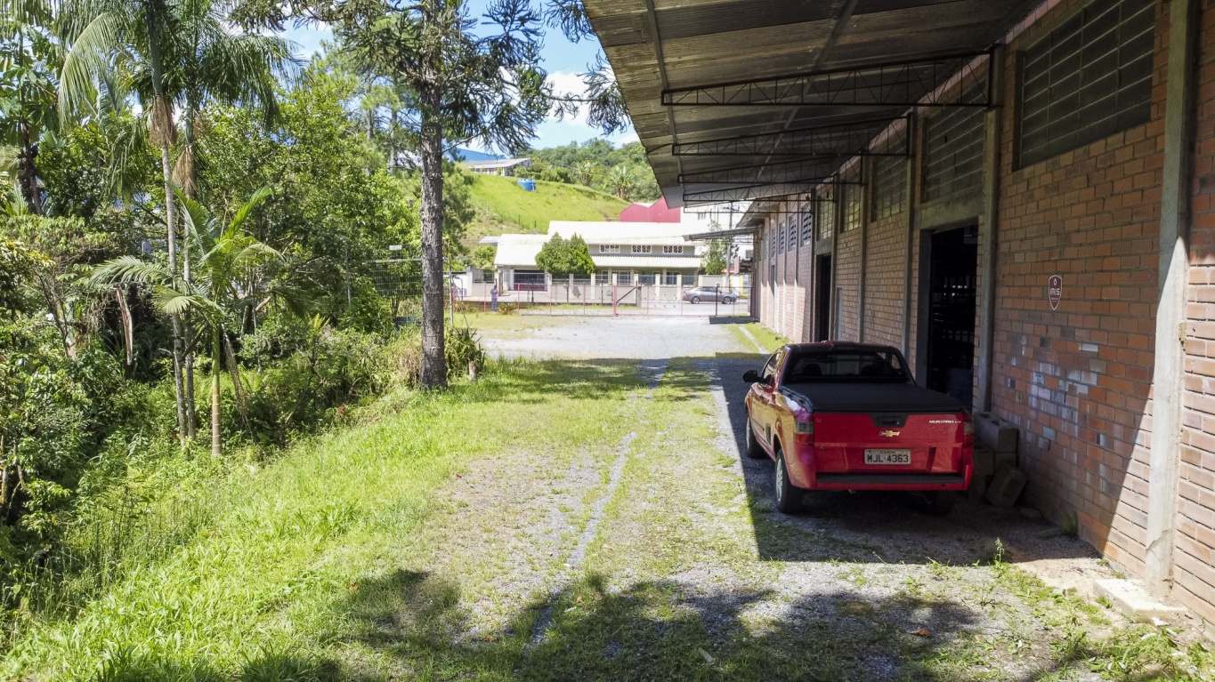 Otimo terreno com galpão em corredor de serviço — foto 7