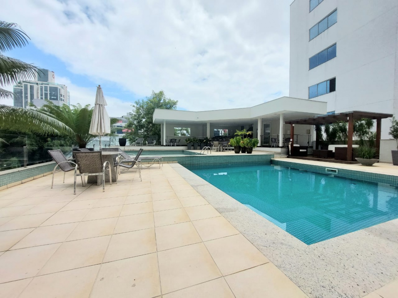 Apartamento 4 suítes + dependência no Bairro Jardim Blumenau. — foto 2