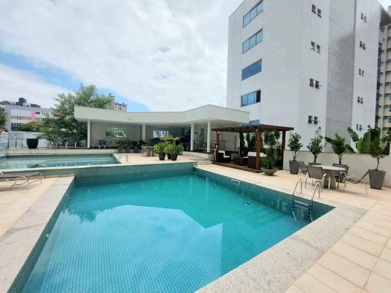 Apartamento 4 suítes + dependência no Bairro Jardim Blumenau. - foto 1