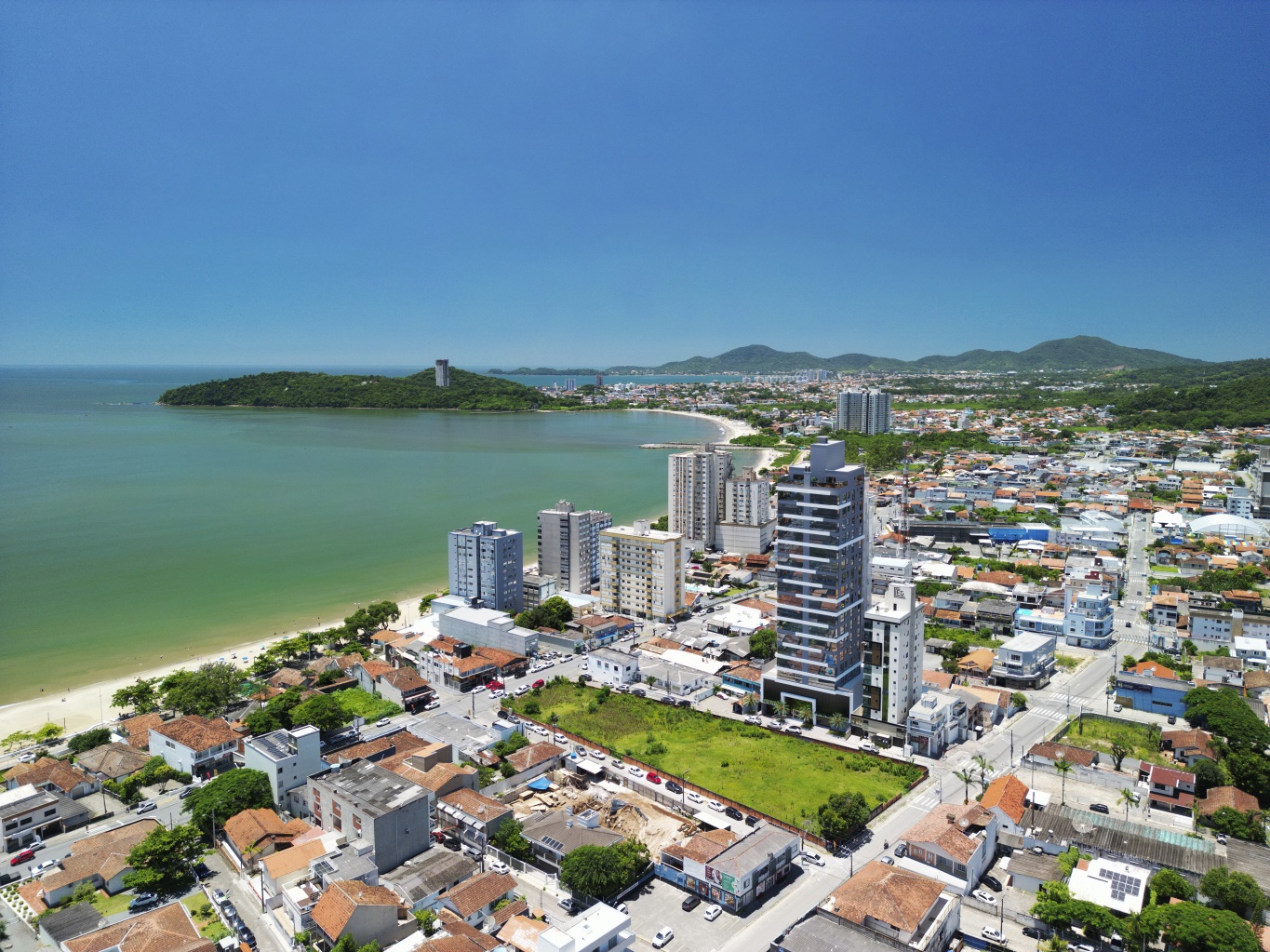 balneario piçarras, dinamica sul, imobiliaria em blumenau, litoral catarinense, apartamentos 03 suites, frente mar, oma construtora