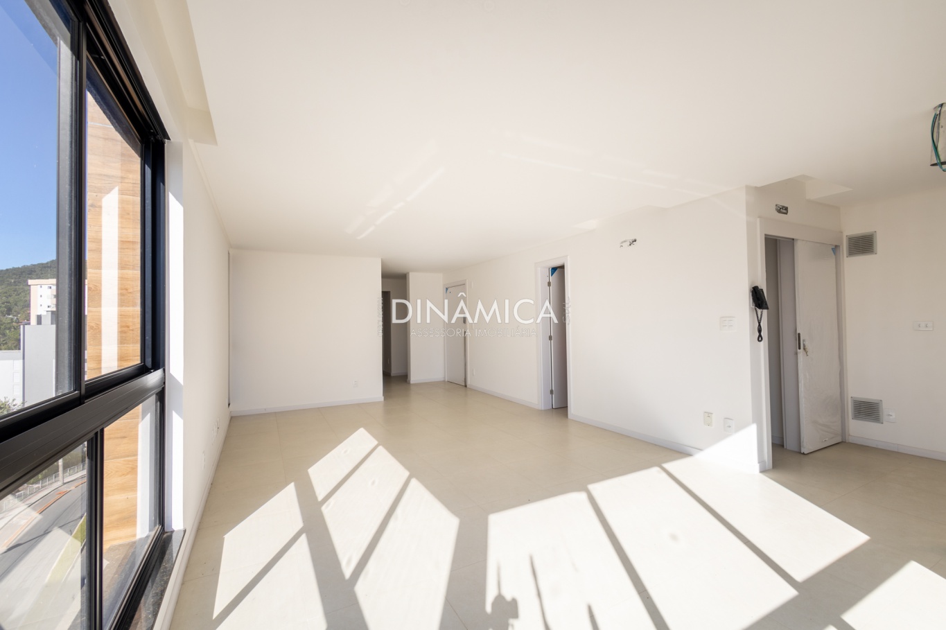 apartamento a venda em Blumenau, apartamento novo, 03 dormitórios, 01 suite, 01 demi0 suite, vista deslumbrante, 02 vagas de garagem, imobiliária de Blumenau, Dinâmica Sul Imobiliária