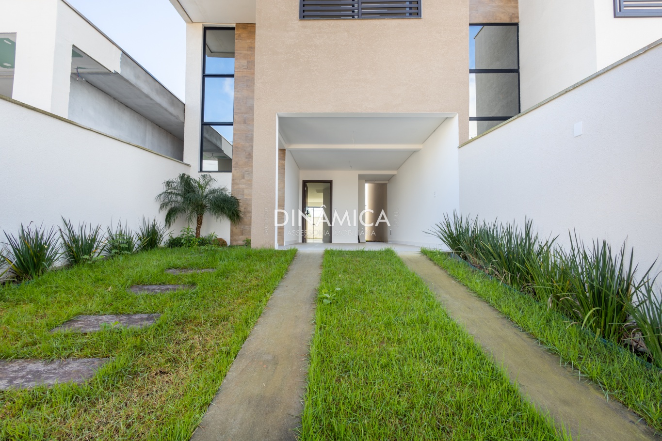 Sobrado a venda em Gaspar na Avenida das Torres, com 3 dormitórios sendo uma suíte. — foto 4