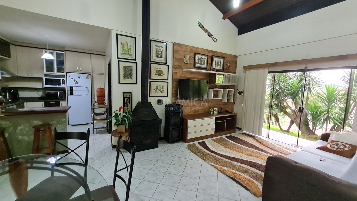 casa fortaleza, fortaleza, terrea,casa em Blumenau, edicula, area de festas, rua sem saida, churrasquiera, mobiliada, lareira, imobiliária em Blumenau, dinamica sul, 5 quartos, bairro, imoveis sc, br 470, garagem