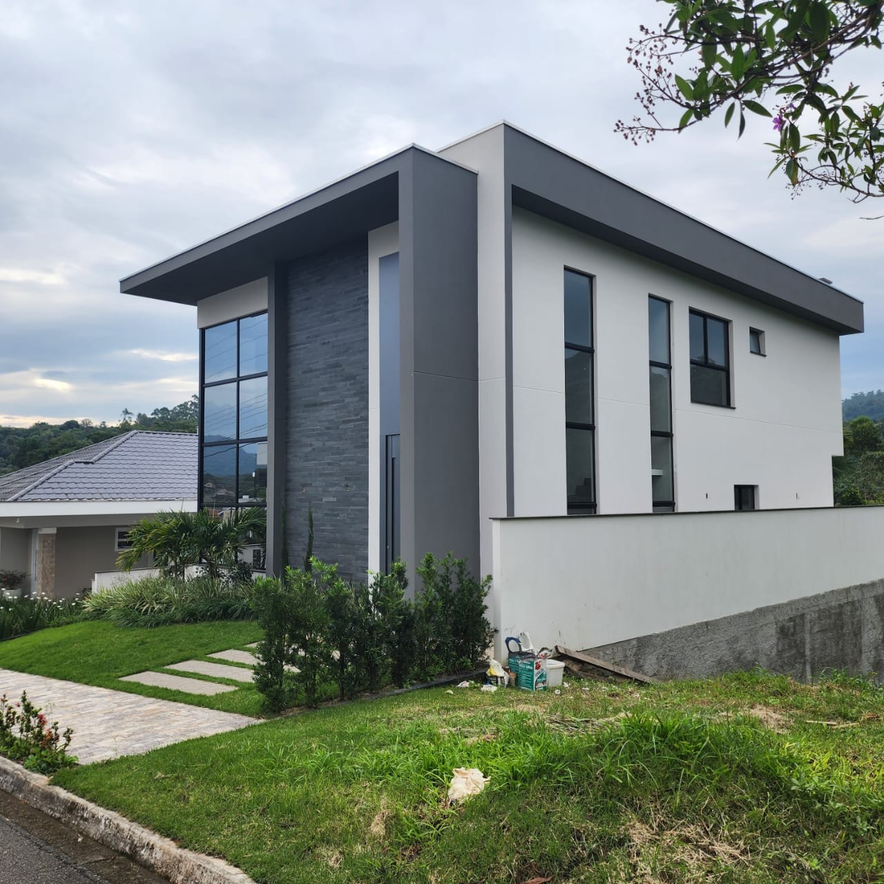 Lindíssima casa nova em condomínio fechado em Blumenau! — foto 3