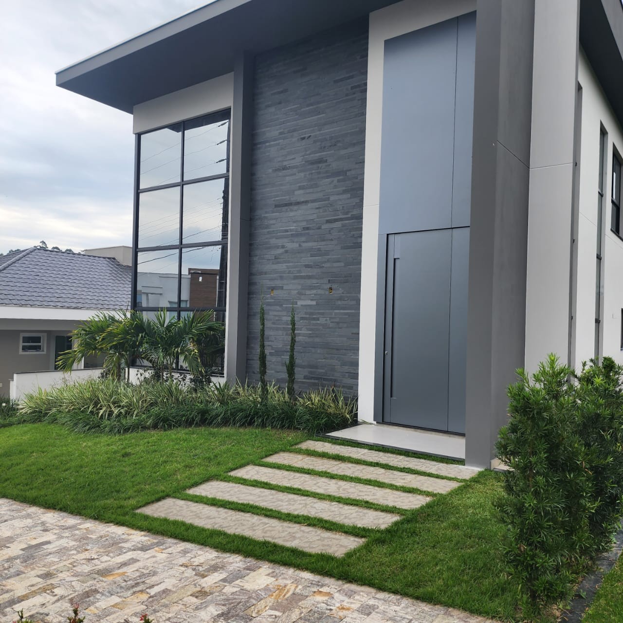 Lindíssima casa nova em condomínio fechado em Blumenau! — foto 2