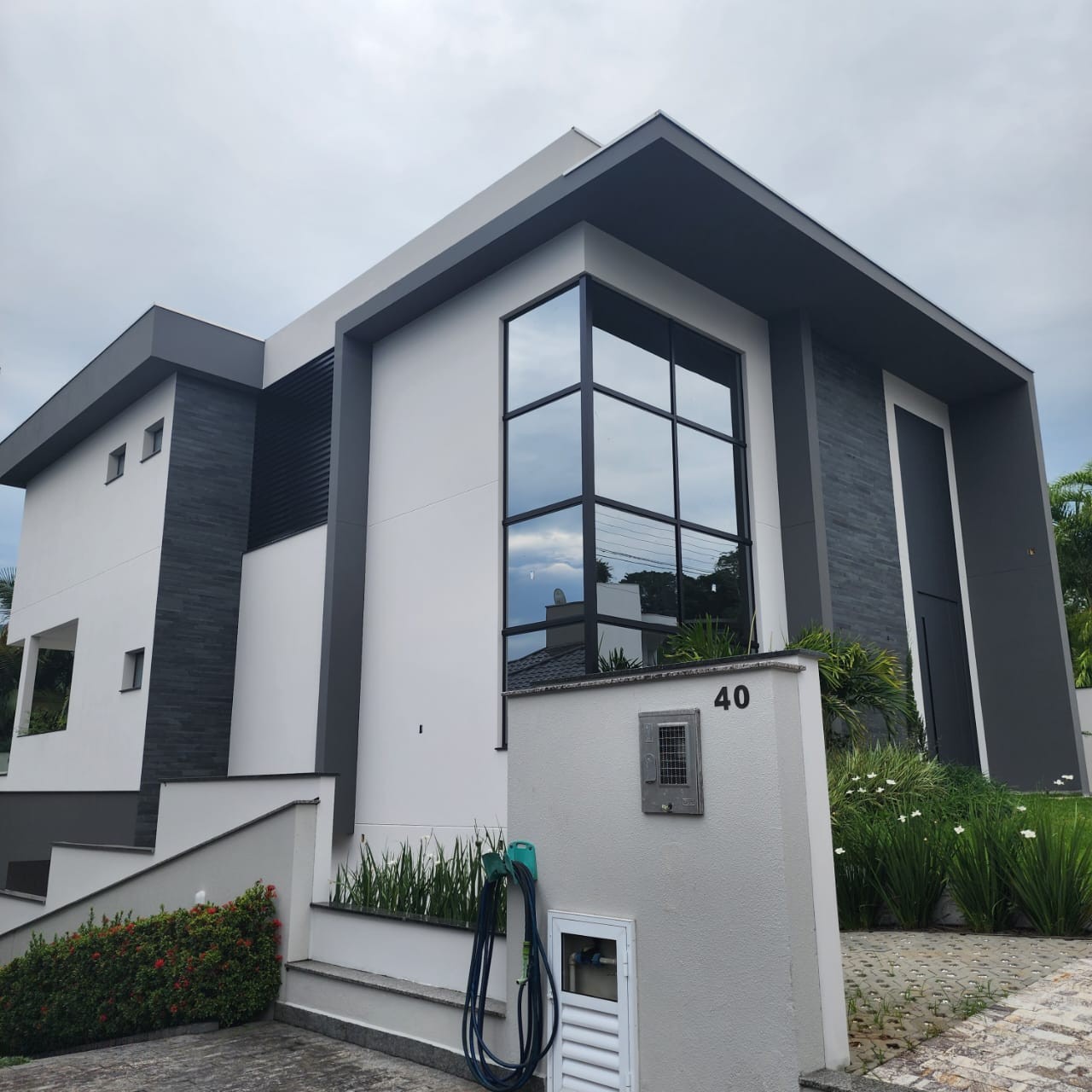 Lindíssima casa nova em condomínio fechado em Blumenau! — foto 4