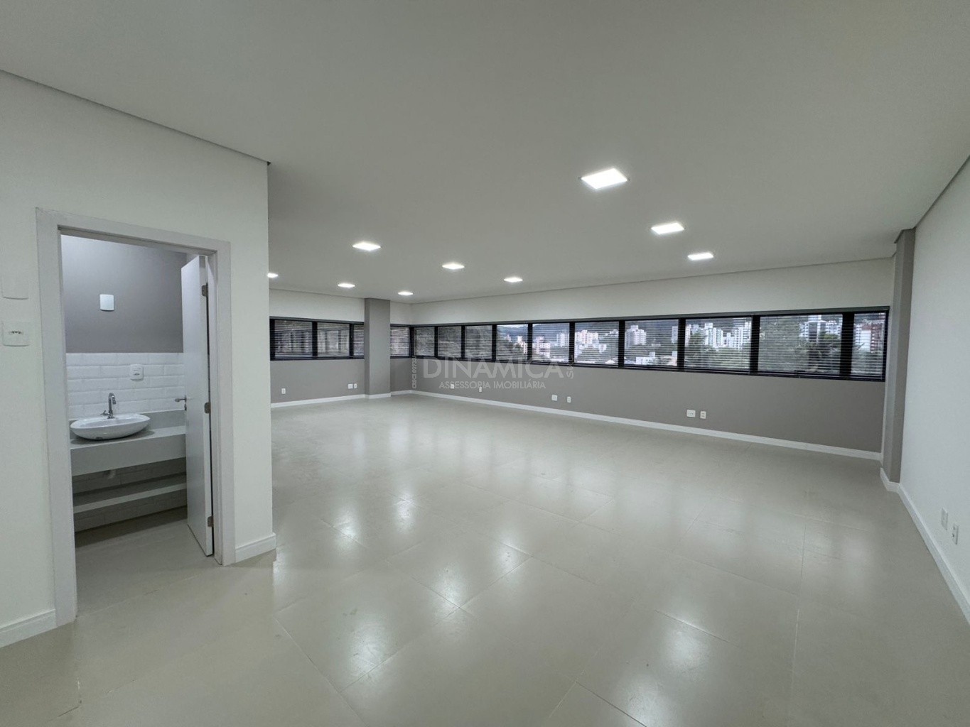 Sala Comercial NOVA com 2 vagas de garagem, no Centro Integrado Casa Blumenau — foto 4
