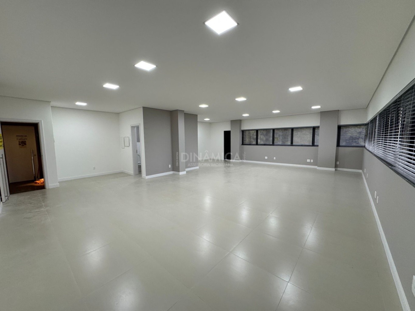 Sala Comercial NOVA com 2 vagas de garagem, no Centro Integrado Casa Blumenau — foto 2