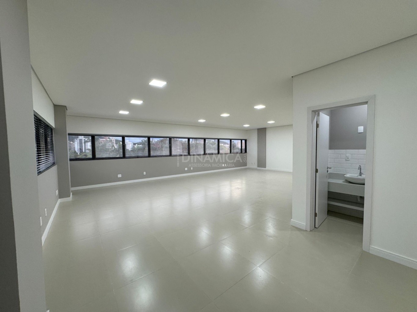 Sala Comercial NOVA com 2 vagas de garagem, no Centro Integrado Casa Blumenau — foto 3