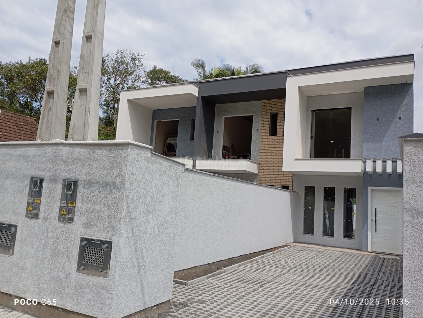 Sobrado Geminado Bairro Testo Salto com piscina e 129,34m de área privativa - 2 suítes. — foto 3