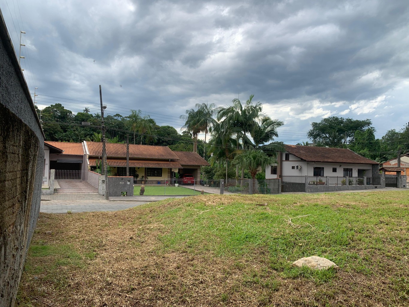 Excelente terreno de esquina no Bairro Tribess, com 418,68m, sendo 28,1m na rua Alberto Kasulke, 13,1m na rua Leocadia KasulKe, está localizado próximo a EE Francisco Lanzine — foto 6