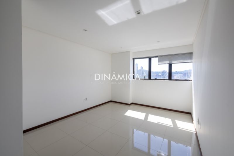 Comprar Sala Comercial no bairro Velha em Blumenau