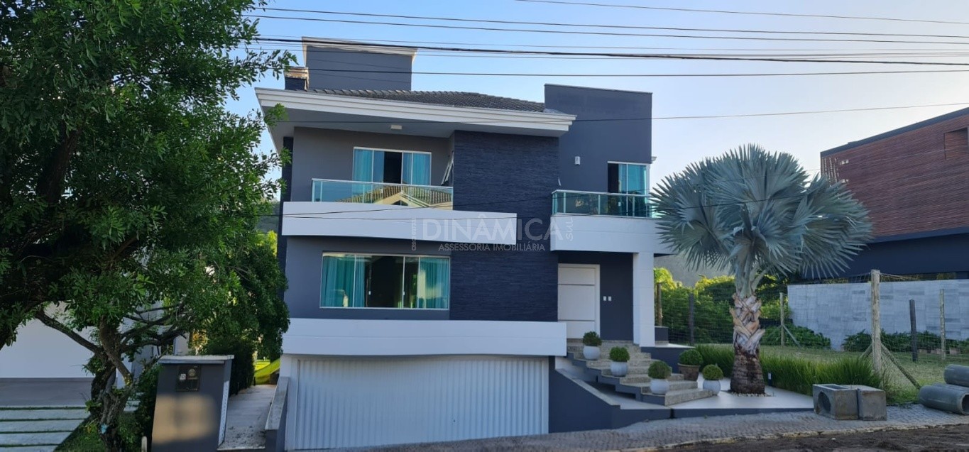 Comprar Casa no bairro Praia do Estaleiro em Balneário Camboriú