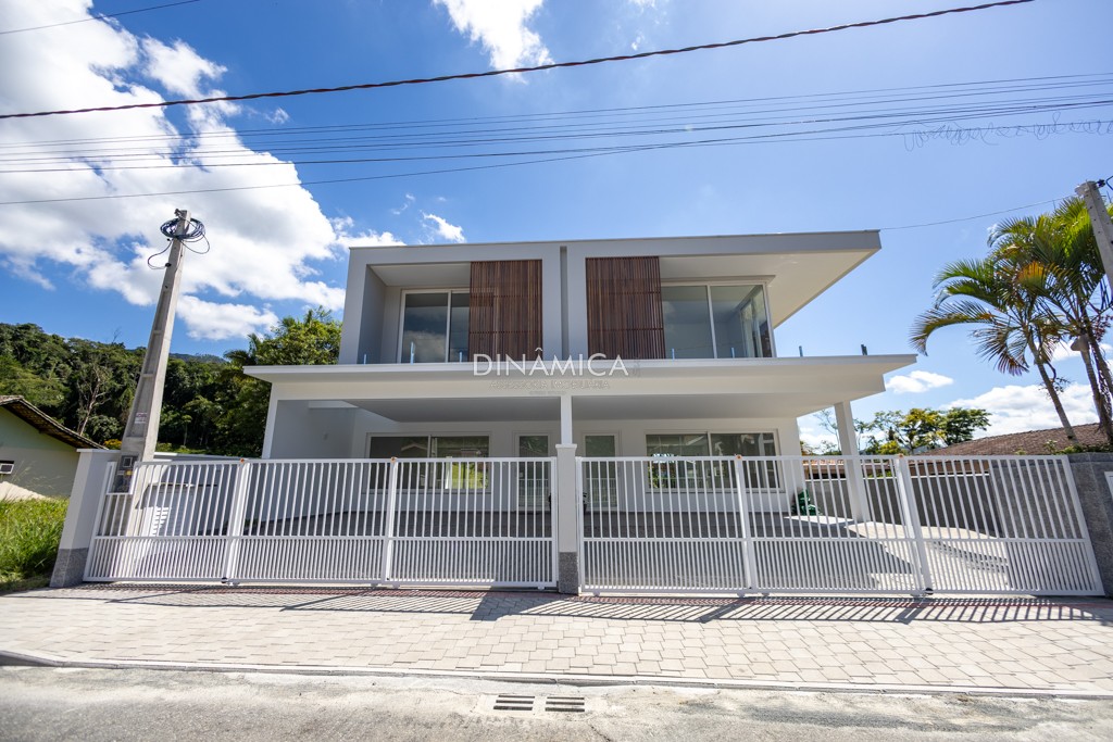 Comprar Sobrado no bairro Jardim Pomerania em Pomerode