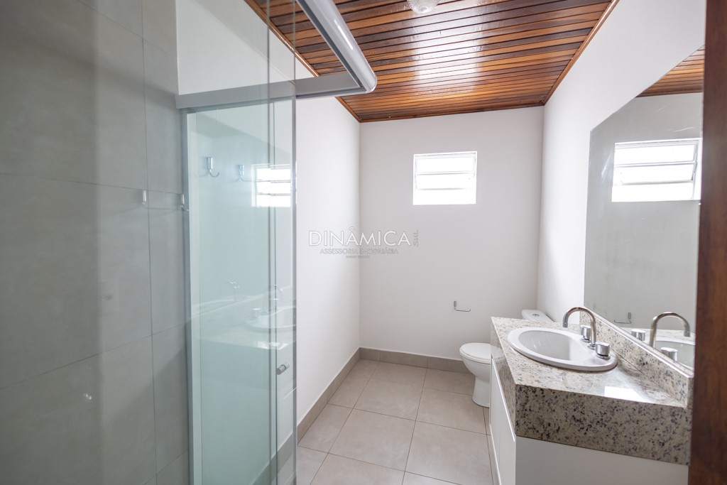 Casa para fins Residencial ou Comercial no bairro Garcia, próximo ao 23 BI exercito, com 03 dormitórios(suíte) coset 04 banheiros e área de festas — foto 4