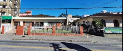 Excelente terreno com casa no Bairro Garcia em Blumenau. — foto 2