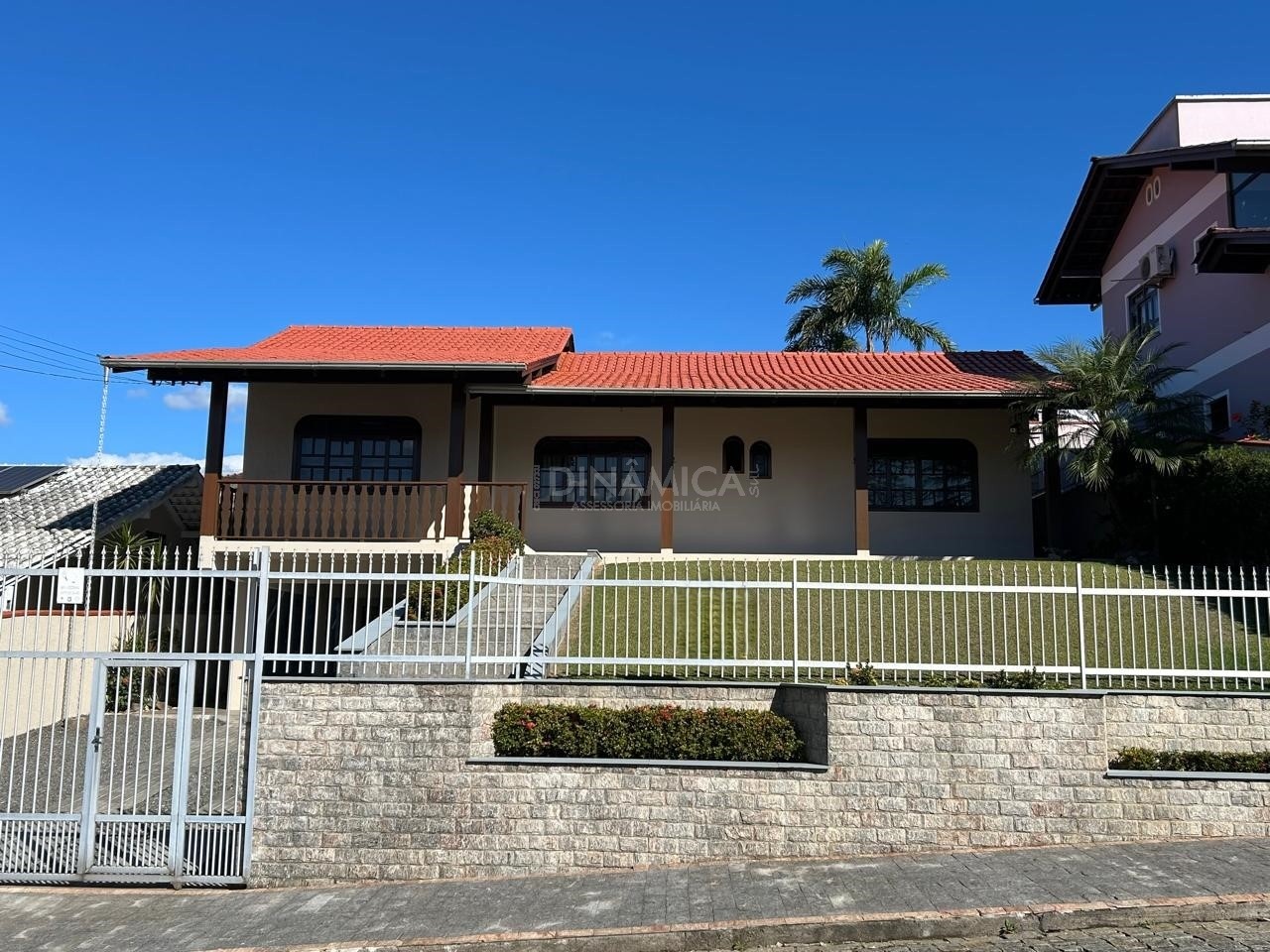 Linda casa à venda no Bairro Badenfurt com 3 dormitórios (1 suíte) e 195m2 de área privativa. - foto 1