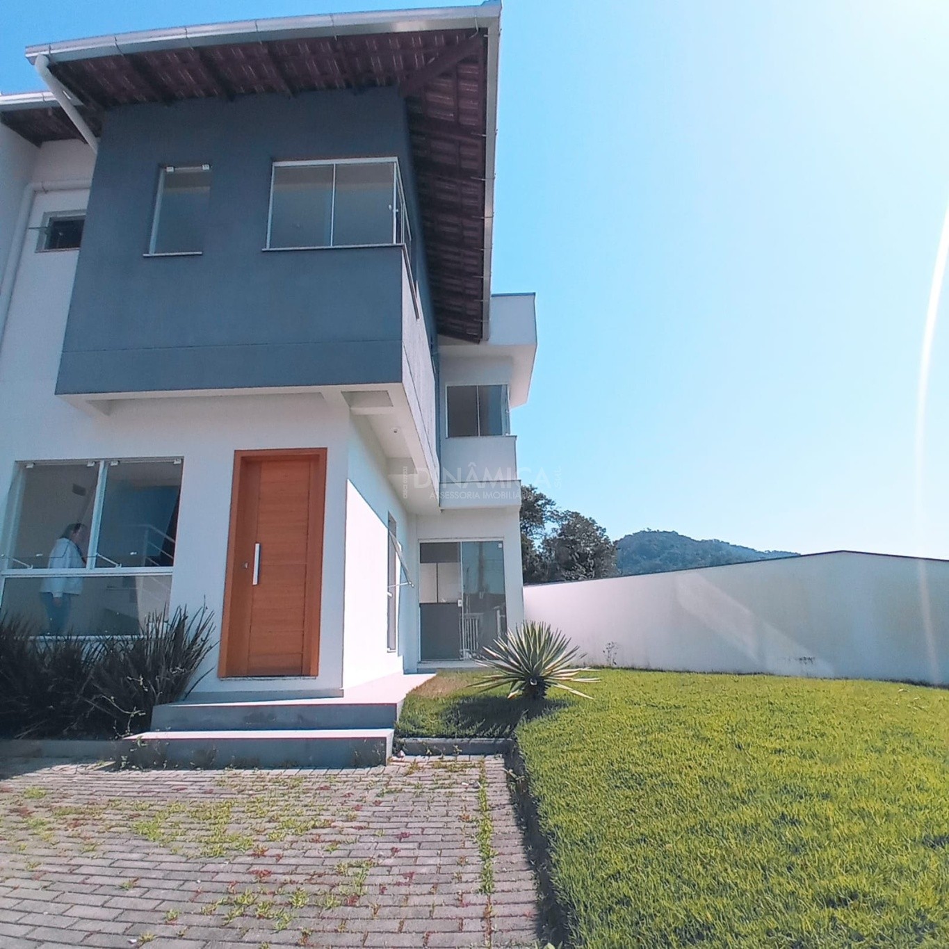 Sobrado Novo 03 dormitórios sendo 01 suíte Passo Manso - foto 1