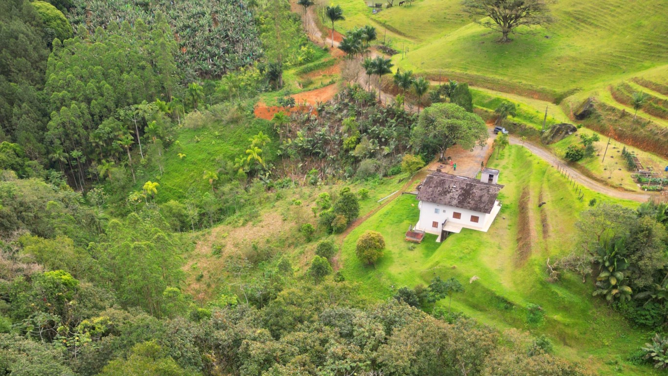Excelente Sítio em Rio dos Cedros com amplo espaço , lagoa. pomar, horta, linda casa com 341 m2 - foto 1
