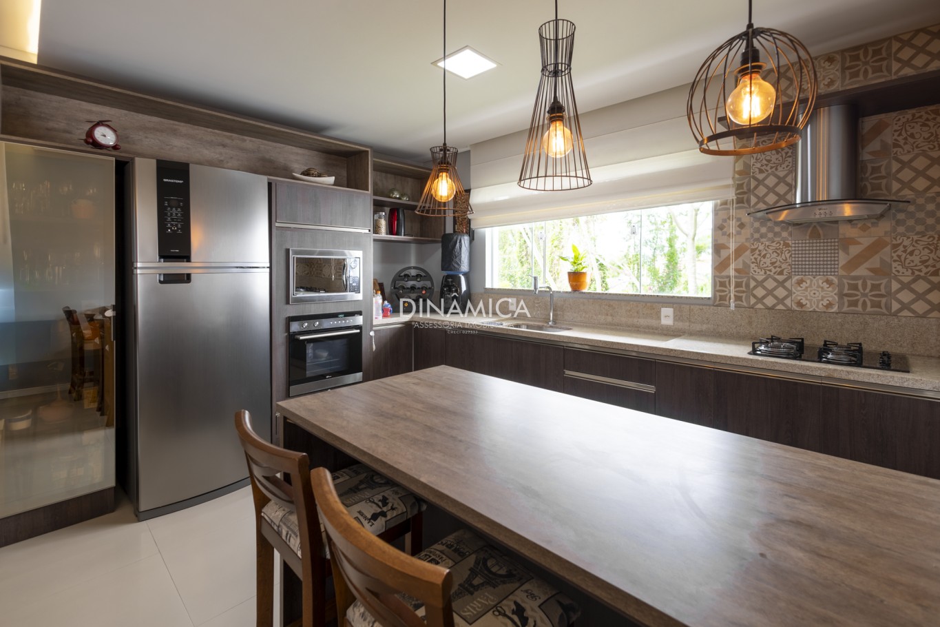 Casa alto padrão a venda com 3 dormitórios sendo uma suíte, no bairro da Escola Agrícola - foto 1