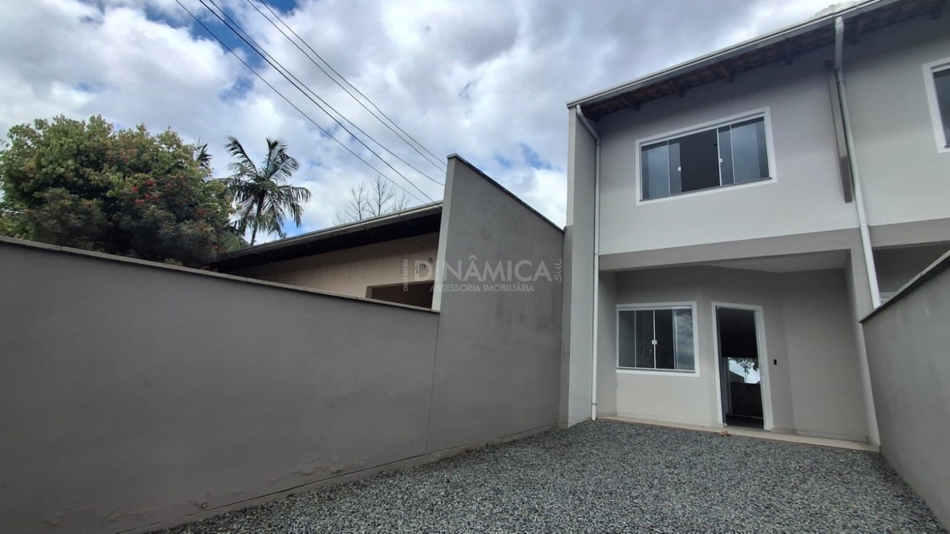 Sobrado 3 Dormitórios (1 suíte) - Espaço, Conforto e Localização Perfeita! ( Agua Verde - Blumenau ). - foto 1