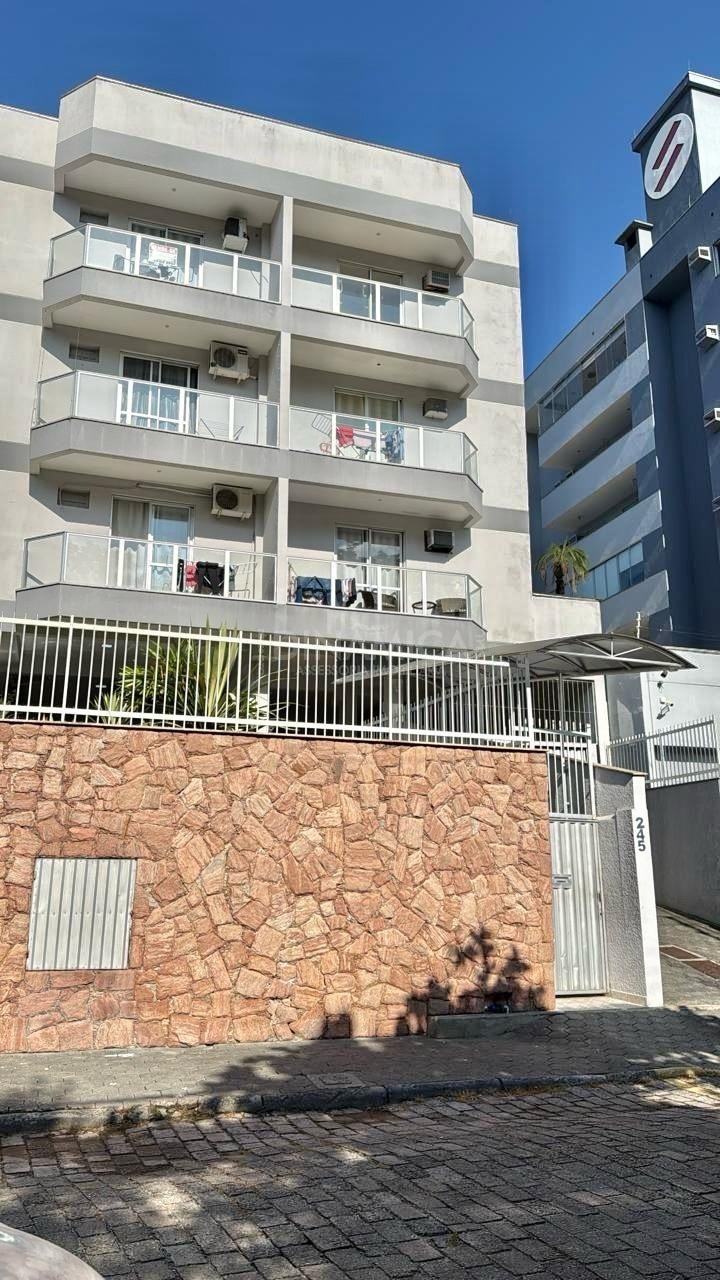 Apartamento com Suíte e Churrasqueira Privativa Próximo ao Shopping Parque Europeu - Blumenau - foto 1
