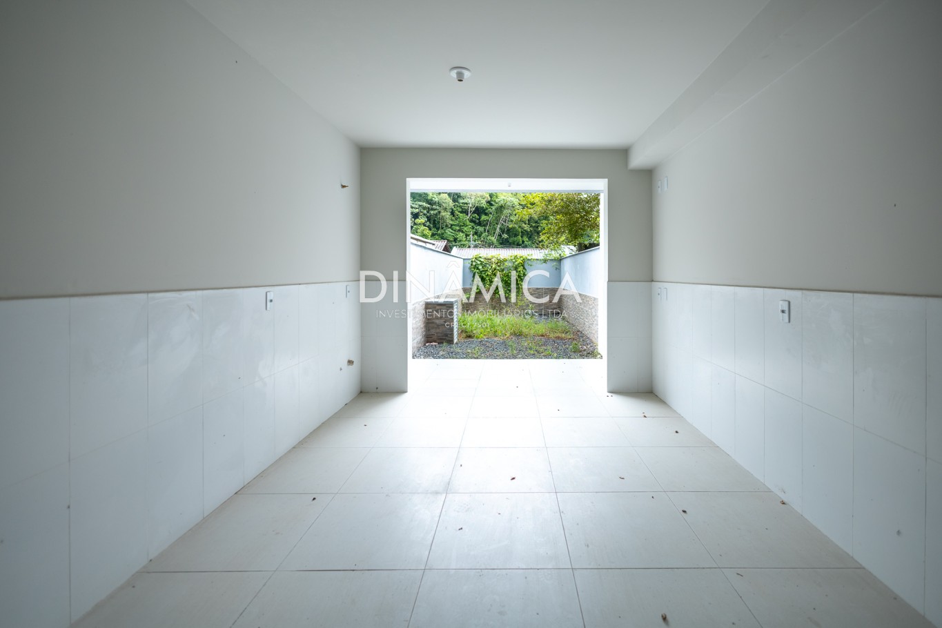 Sobrado com 2 Quartos e Espaço de Fundos Incrível - Próximo Komprão Atacadista — foto 4