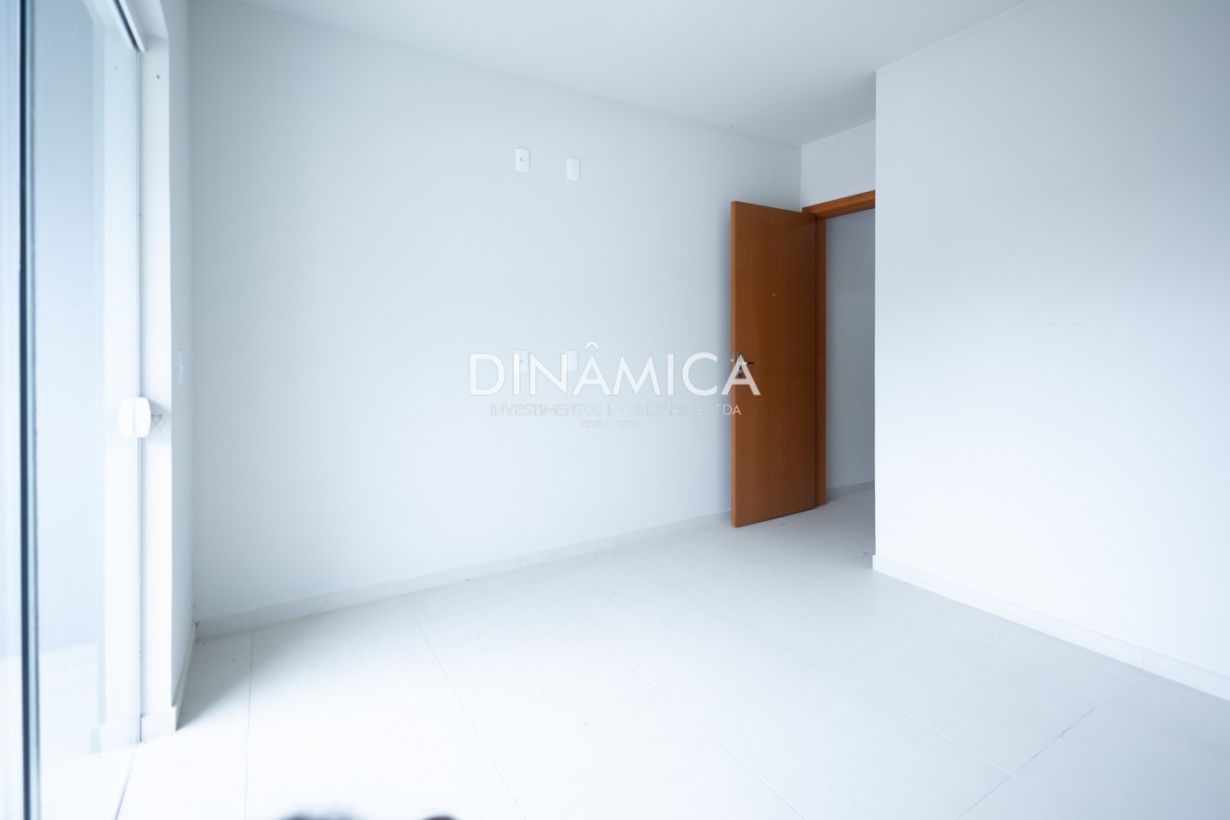 Sobrado com 2 Quartos e Espaço de Fundos Incrível - Próximo Komprão Atacadista — foto 6