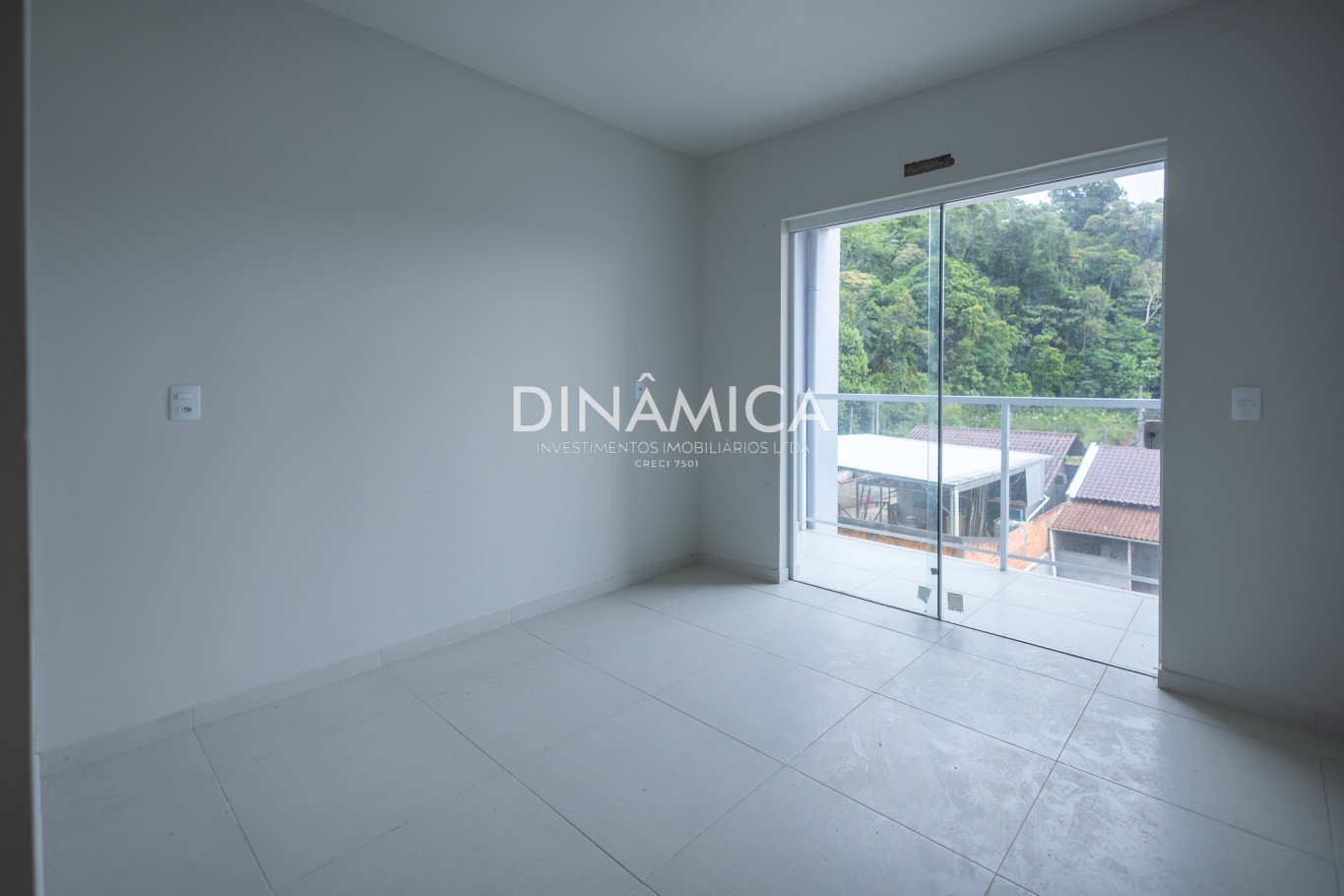 Sobrado com 2 Quartos e Espaço de Fundos Incrível - Próximo Komprão Atacadista — foto 5