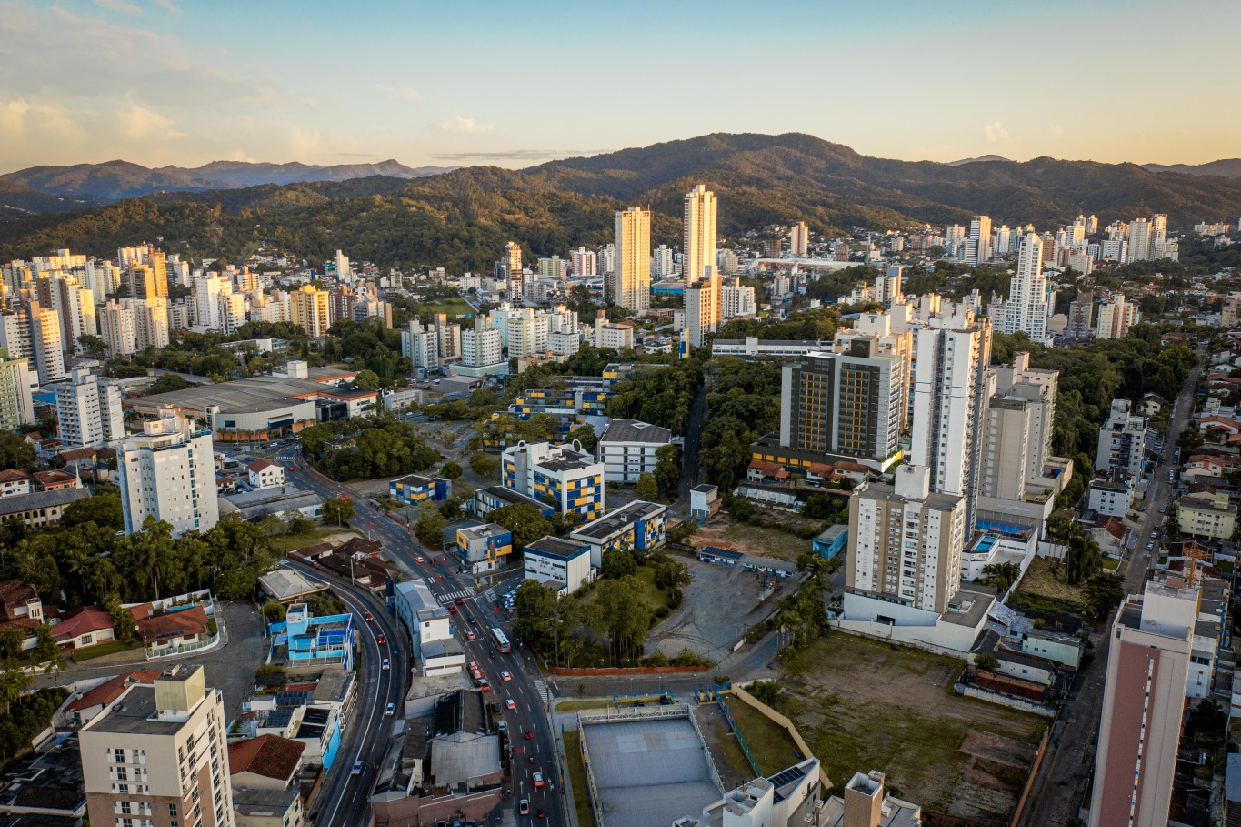 Excelente para moradia com qualidade de vida, ainda melhor para investimento com foco em locações por temporada ou Airbnb — foto 2