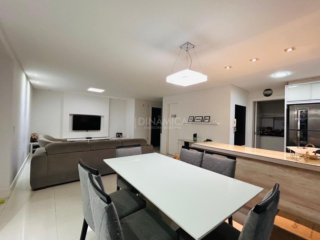 Apartamento 3 dormitórios, último andar de frente bairro Victor Konder em Blumenau. — foto 3