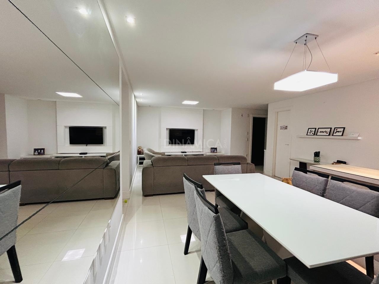 Apartamento 3 dormitórios, último andar de frente bairro Victor Konder em Blumenau. — foto 4