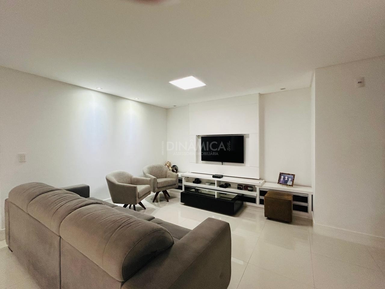 Apartamento 3 dormitórios, último andar de frente bairro Victor Konder em Blumenau. — foto 5