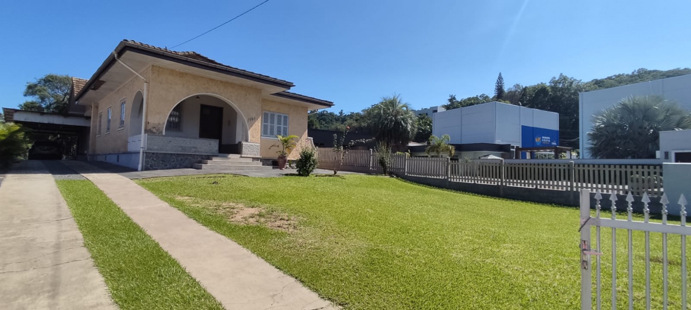 Lindo terreno plano em corredor de servico !!!ZC2 Altura livre Tx Ocup. 70% Coef. 3,6 - foto 1