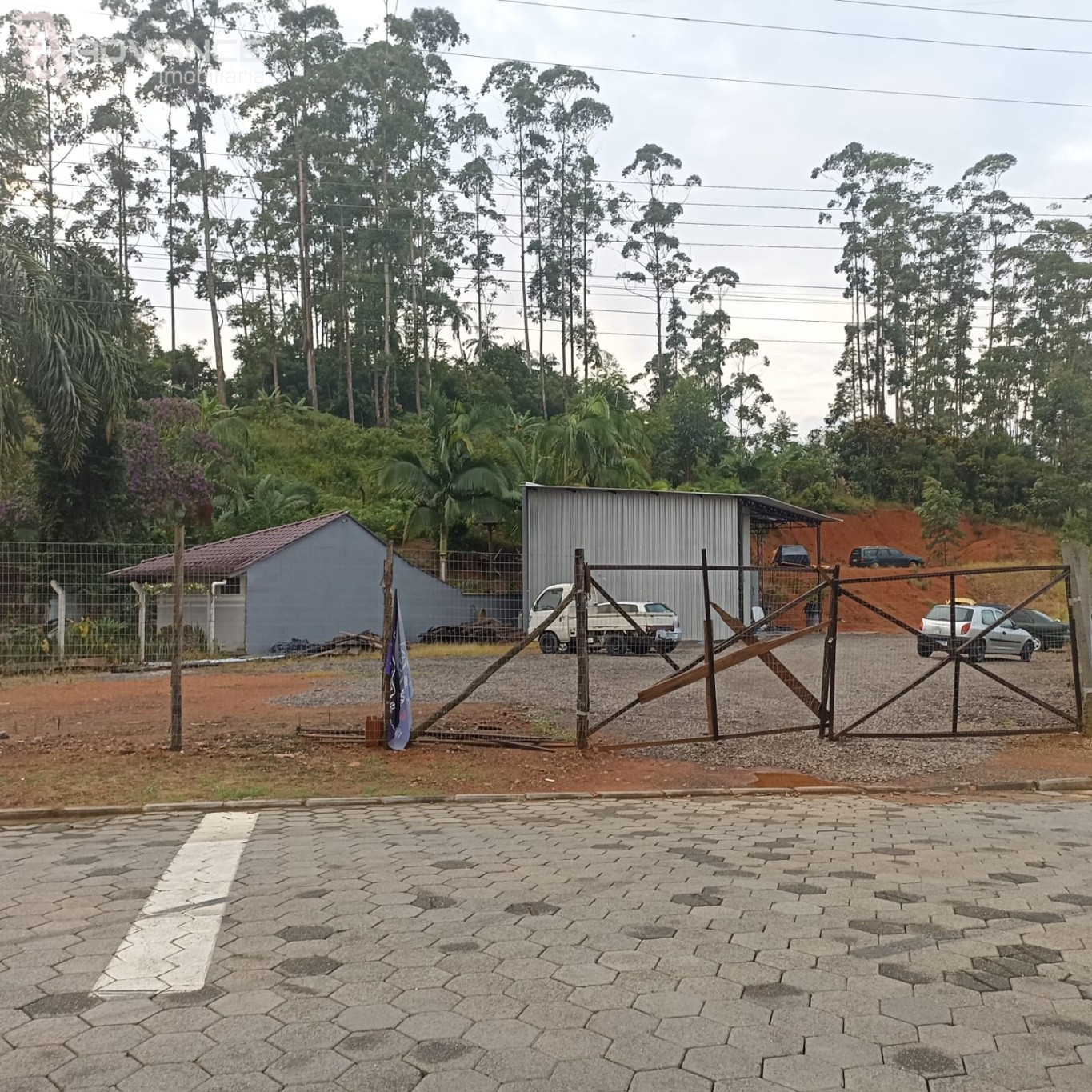 Terreno com um galpão de estrutura metalica - foto 1