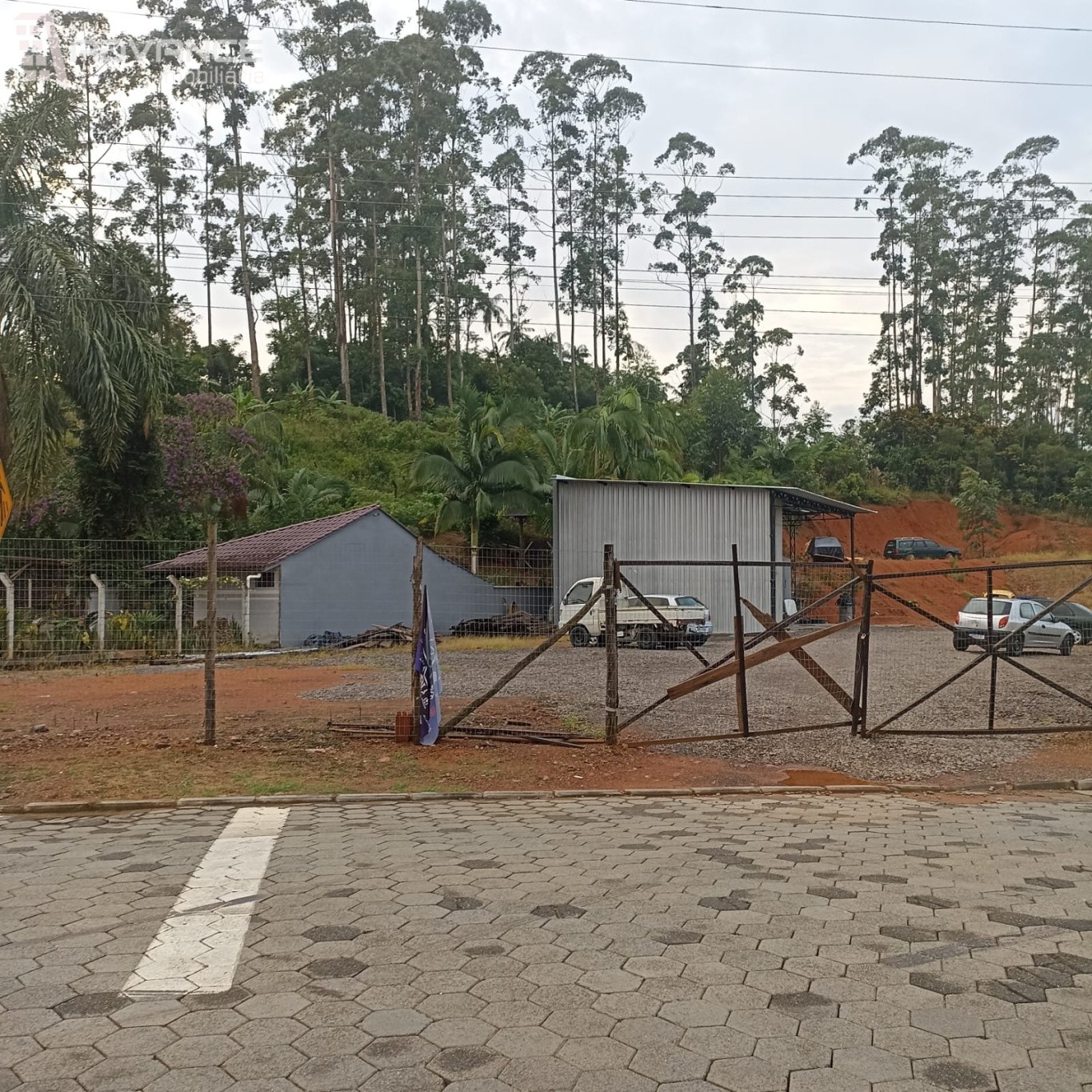 Terreno com um galpão de estrutura metalica — foto 2