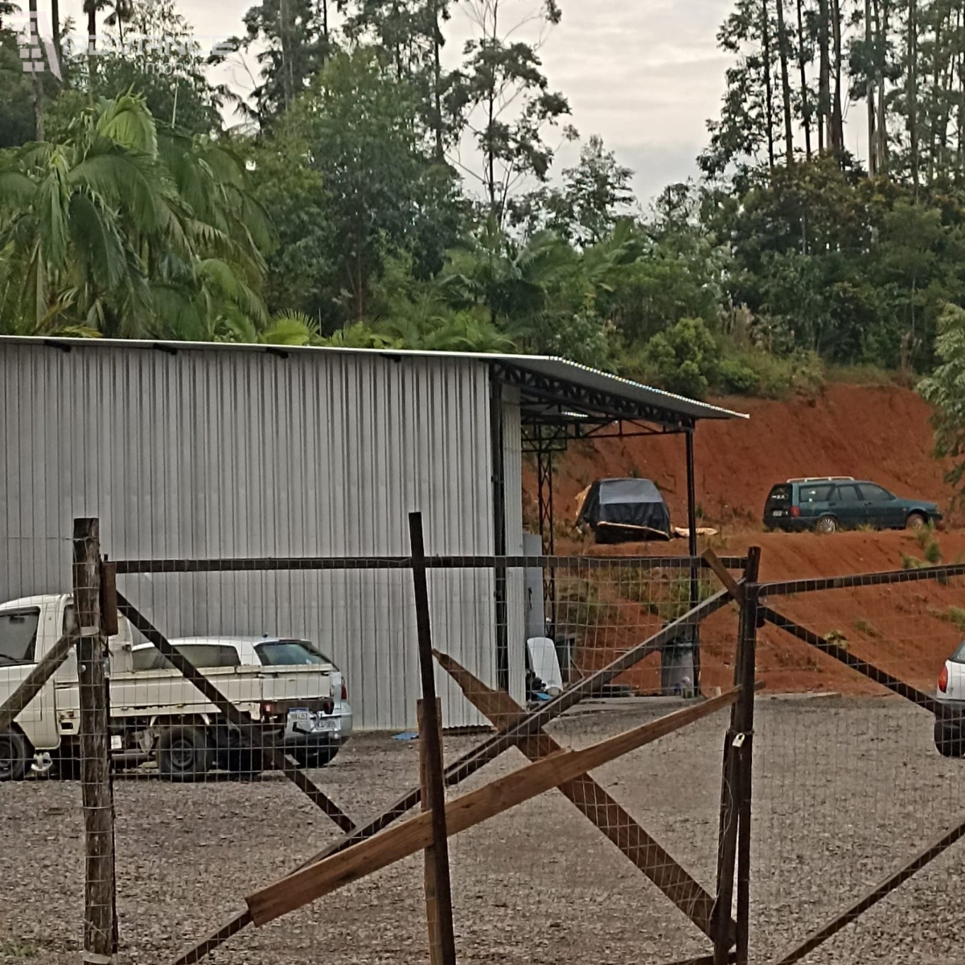 Terreno com um galpão de estrutura metalica — foto 3
