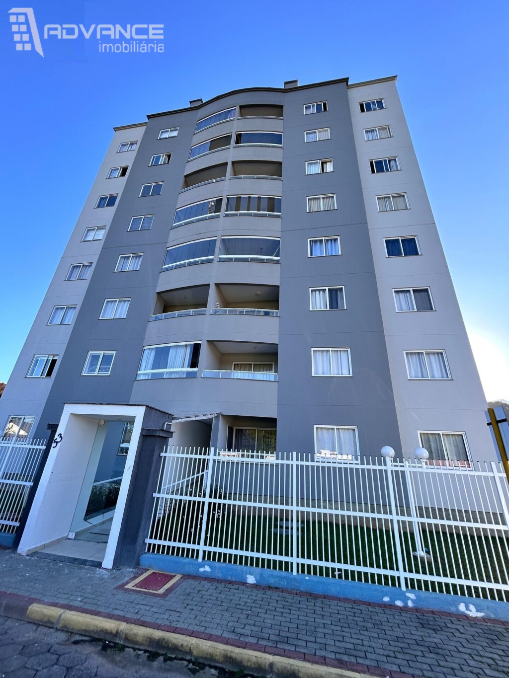 Apartamento semi mobiliado no Centro de Rodeio. - foto 1