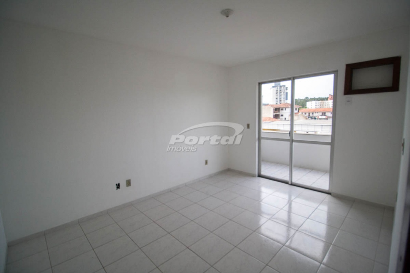 Apartamento para alugar com 2 quartos, 75m² - Foto 4