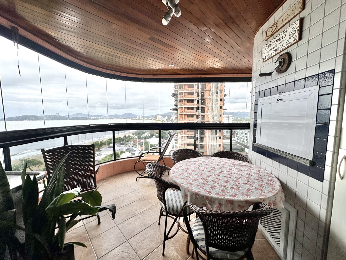 Apartamento para alugar com 2 quartos, 96m² - Foto 4