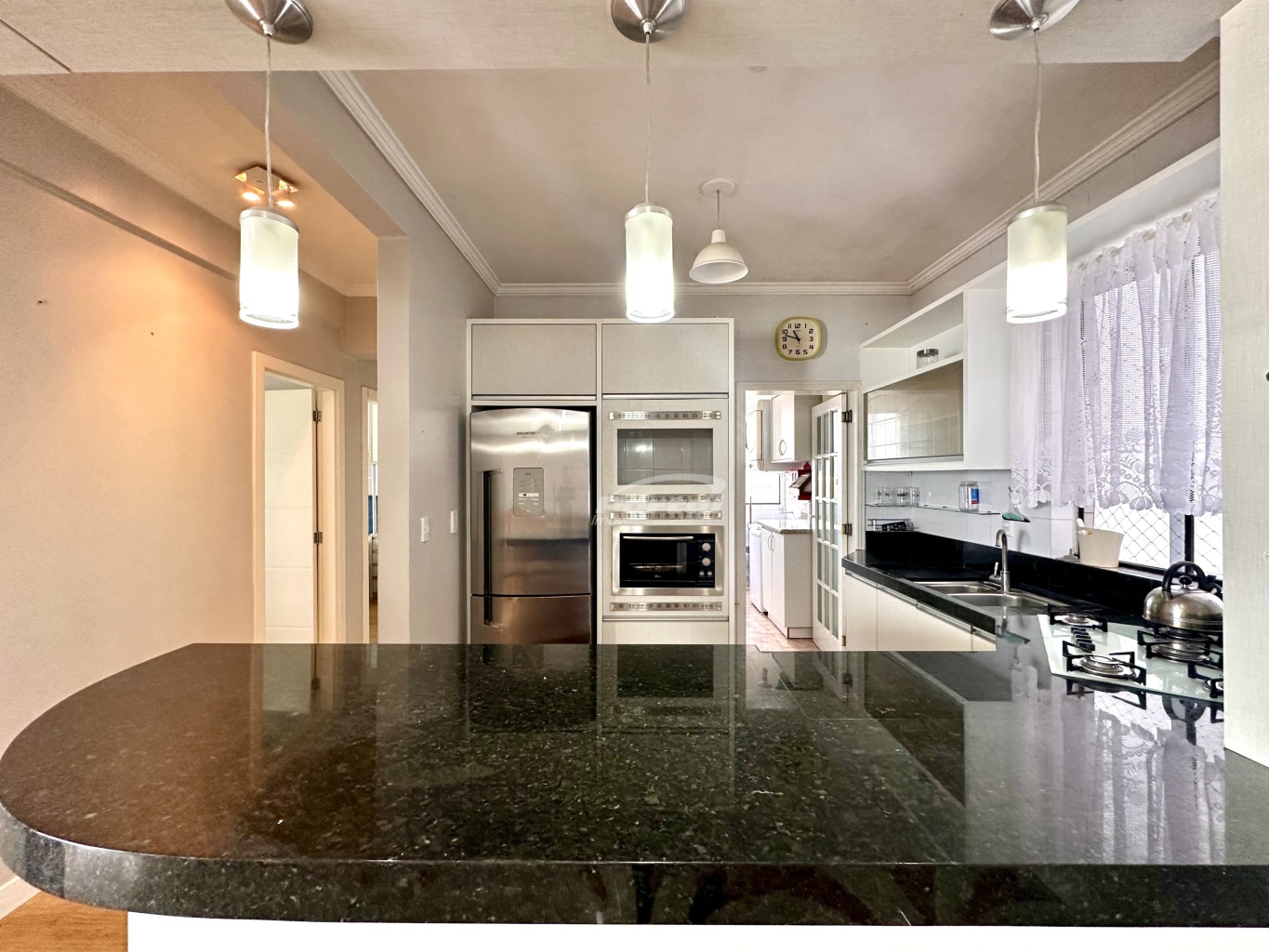 Apartamento para alugar com 2 quartos, 96m² - Foto 17