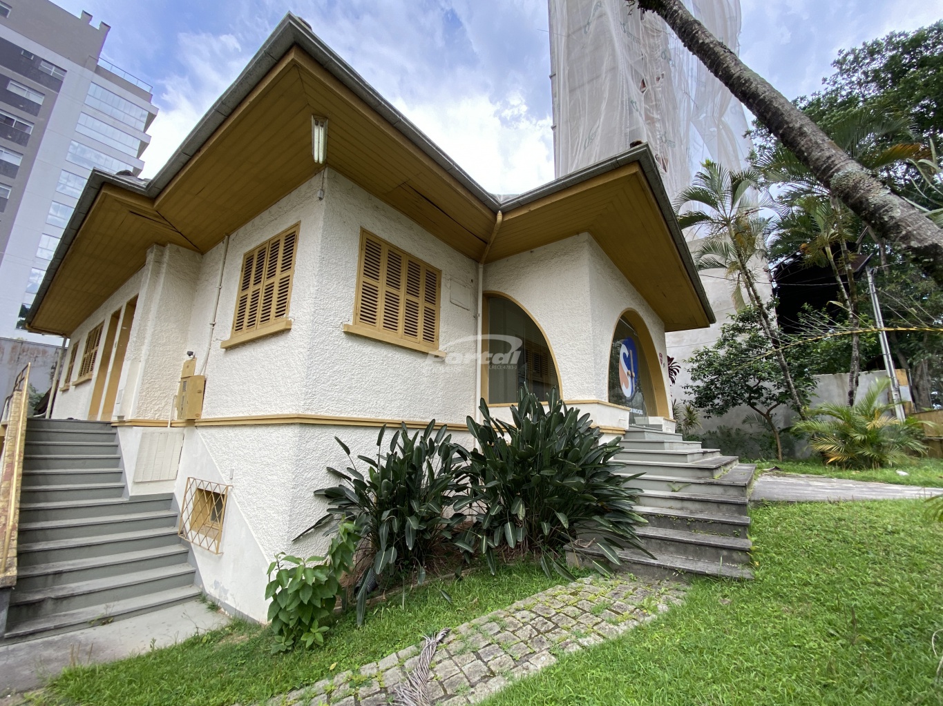 Conjunto Comercial-Sala para alugar com 6 quartos, 391m² - Foto 1