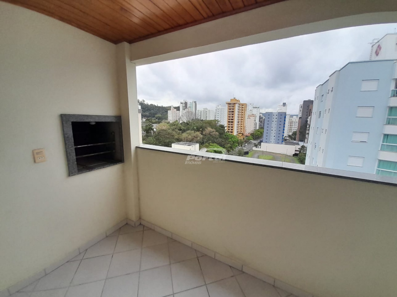 Apartamento para alugar com 2 quartos, 95m² - Foto 9